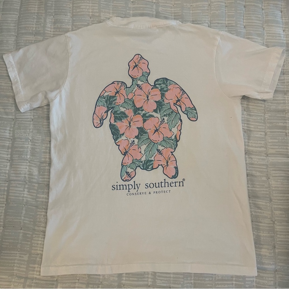 Simply Southern Hibiscus Turtle t-shirt Youth size S